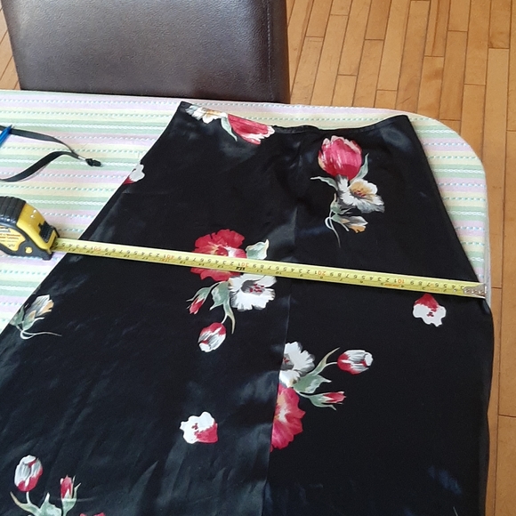 LADIES BEECHERS BROOK BLACK FLORAL SKIRT - Picture 8 of 8